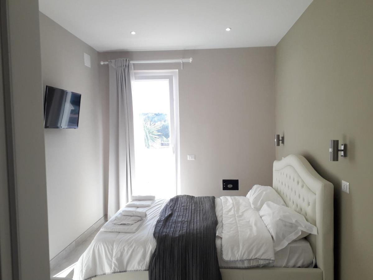 B&B Purple Italy Fiumicino Bagian luar foto