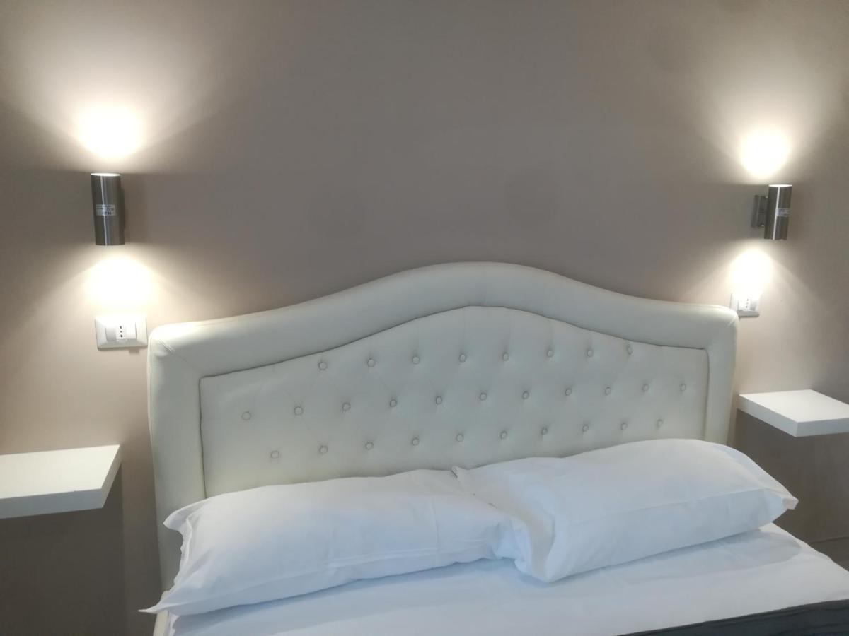 B&B Purple Italy Fiumicino Bagian luar foto