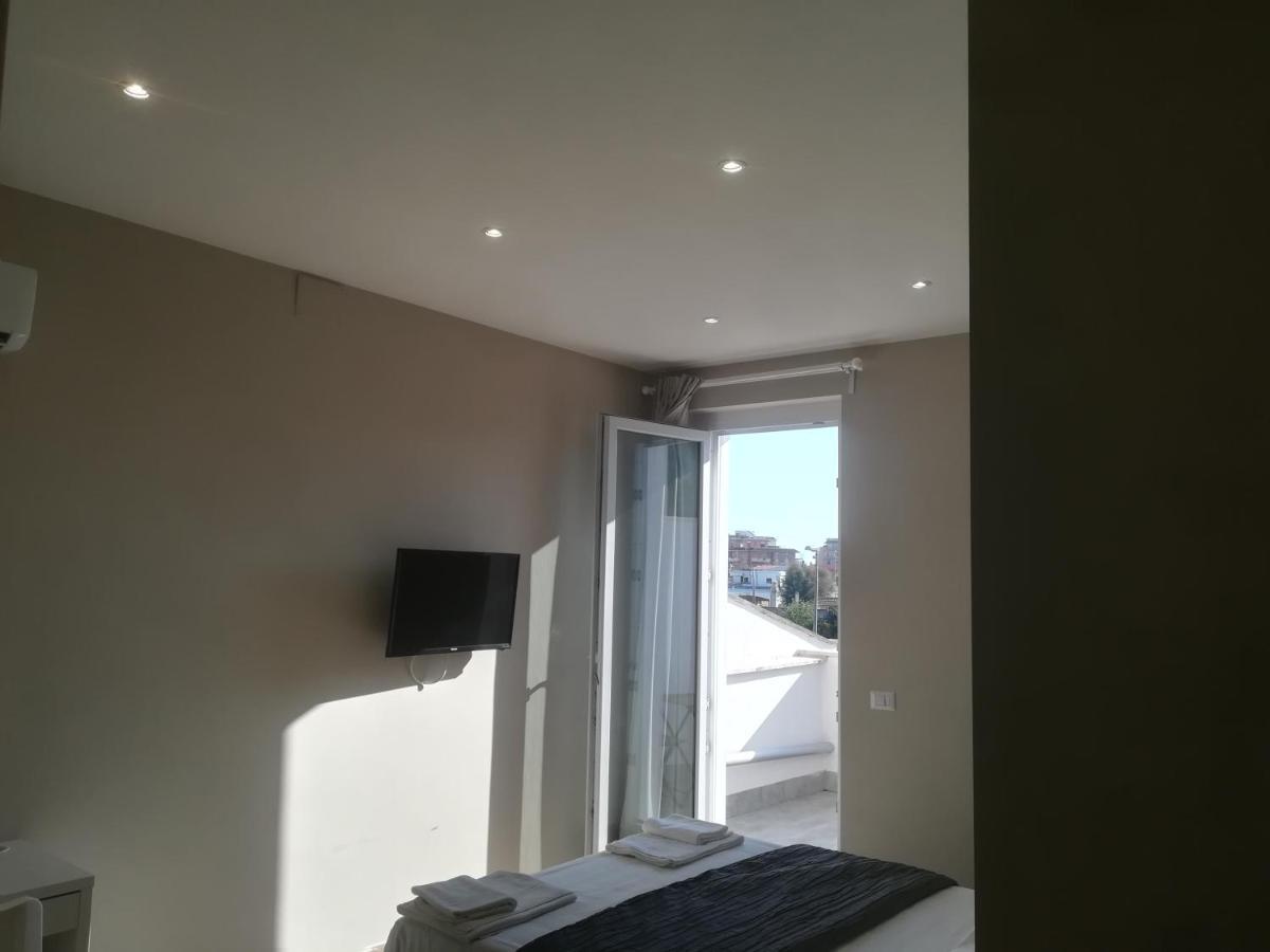 B&B Purple Italy Fiumicino Bagian luar foto