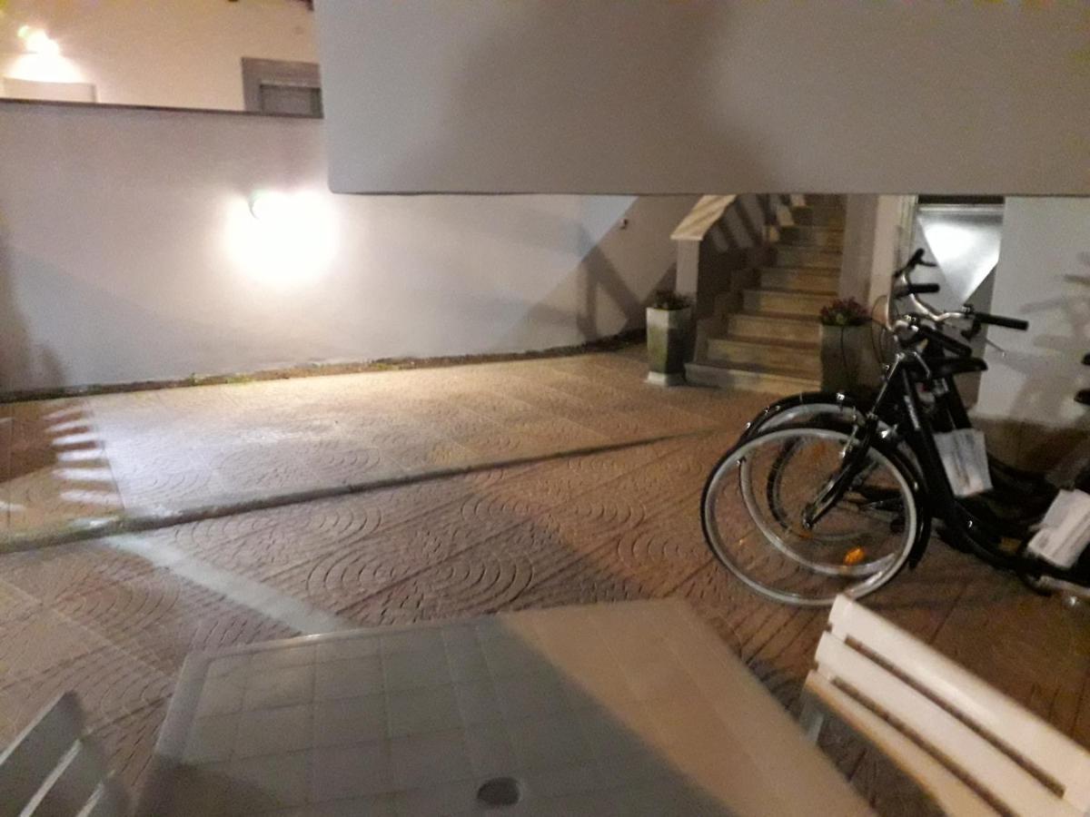 B&B Purple Italy Fiumicino Bagian luar foto